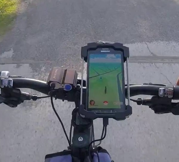 play Pokemon Go with Bike or Skateboard