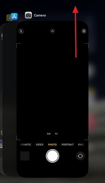 close the iphone 15 camera app